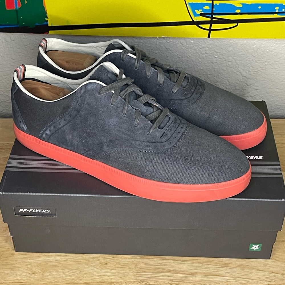 P.F. Flyers Hommes Gray and Red Sneakers with Minimalist Design